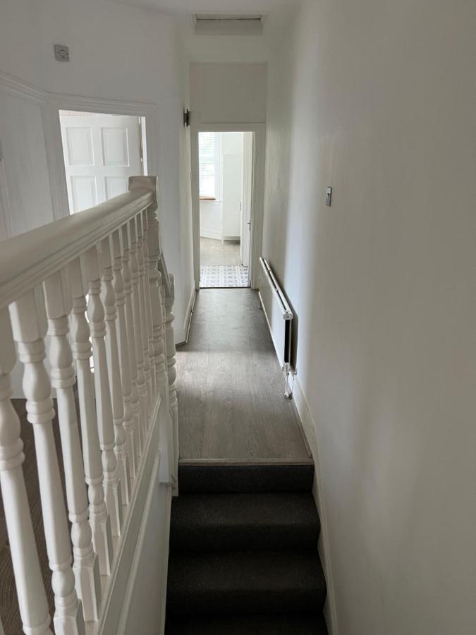 Bright And Stylish 2 Bedroom First Floor Flat Londres Exterior foto