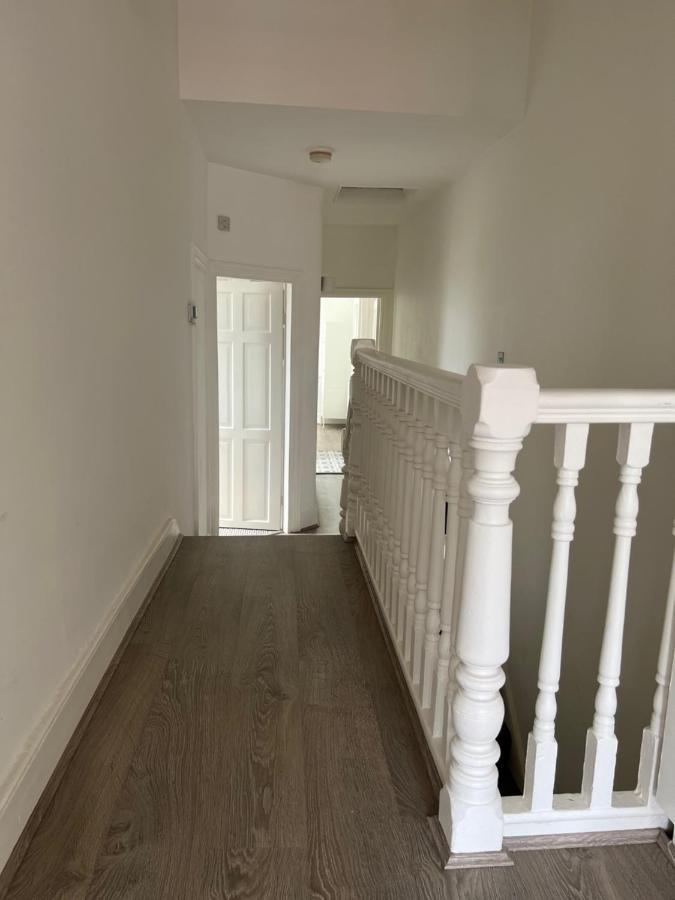 Bright And Stylish 2 Bedroom First Floor Flat Londres Exterior foto