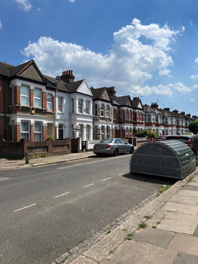 Bright And Stylish 2 Bedroom First Floor Flat Londres Exterior foto