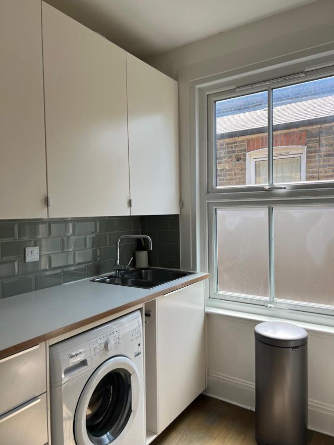 Bright And Stylish 2 Bedroom First Floor Flat Londres Exterior foto
