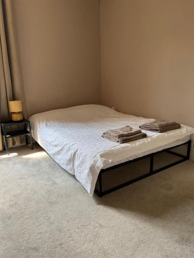 Bright And Stylish 2 Bedroom First Floor Flat Londres Exterior foto