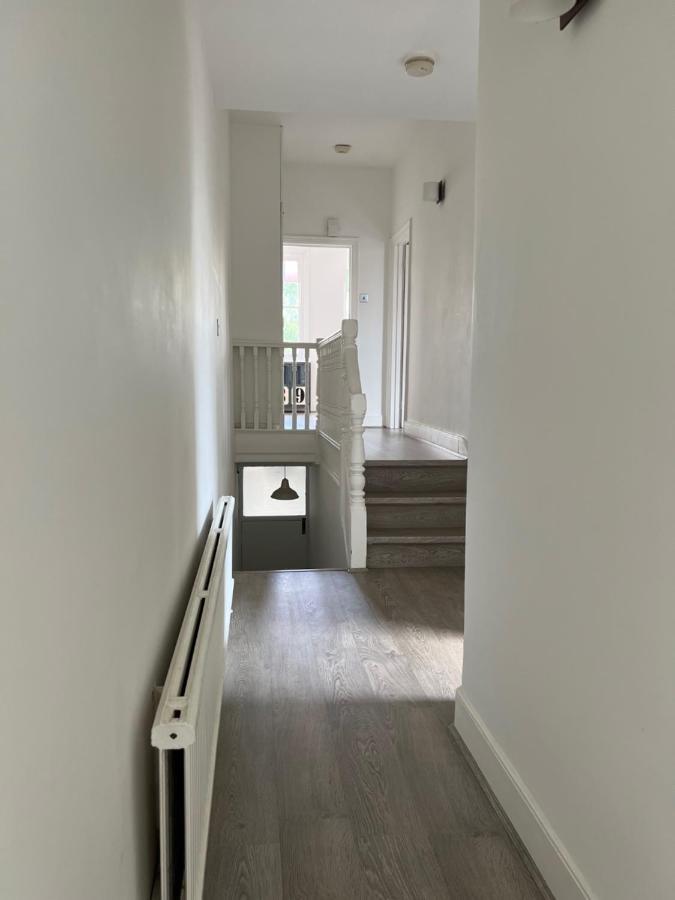 Bright And Stylish 2 Bedroom First Floor Flat Londres Exterior foto