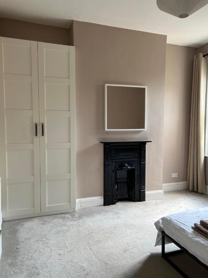 Bright And Stylish 2 Bedroom First Floor Flat Londres Exterior foto