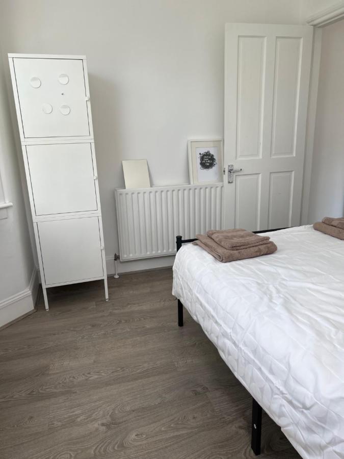 Bright And Stylish 2 Bedroom First Floor Flat Londres Exterior foto