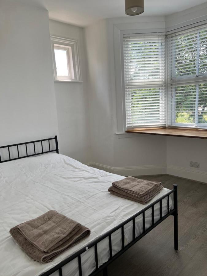 Bright And Stylish 2 Bedroom First Floor Flat Londres Exterior foto