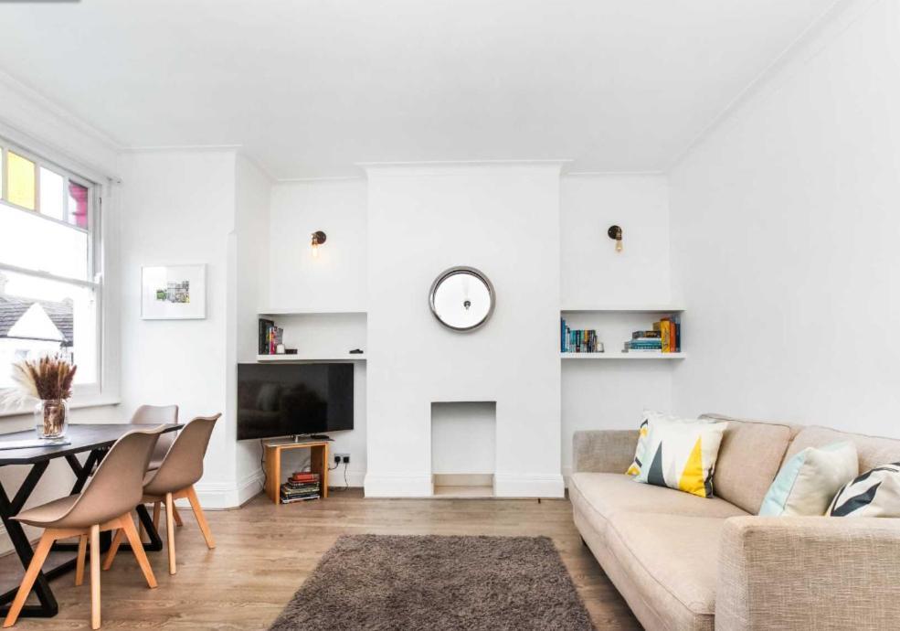 Bright And Stylish 2 Bedroom First Floor Flat Londres Exterior foto