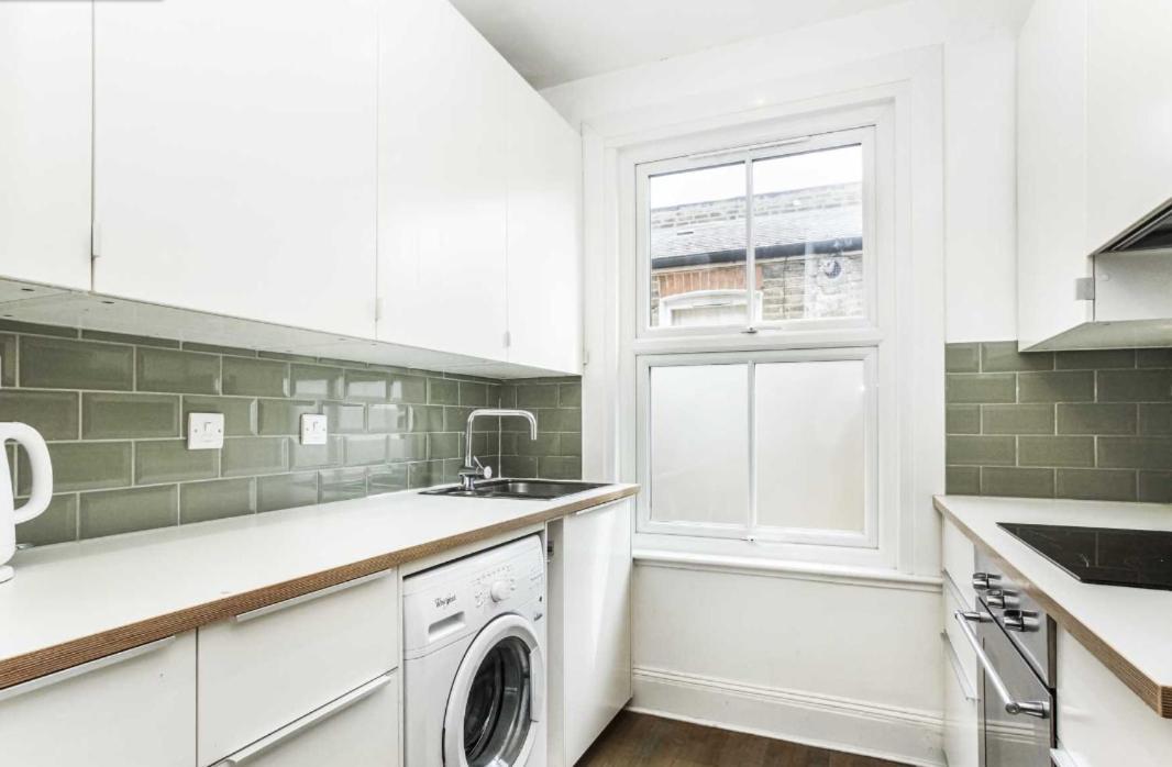 Bright And Stylish 2 Bedroom First Floor Flat Londres Exterior foto