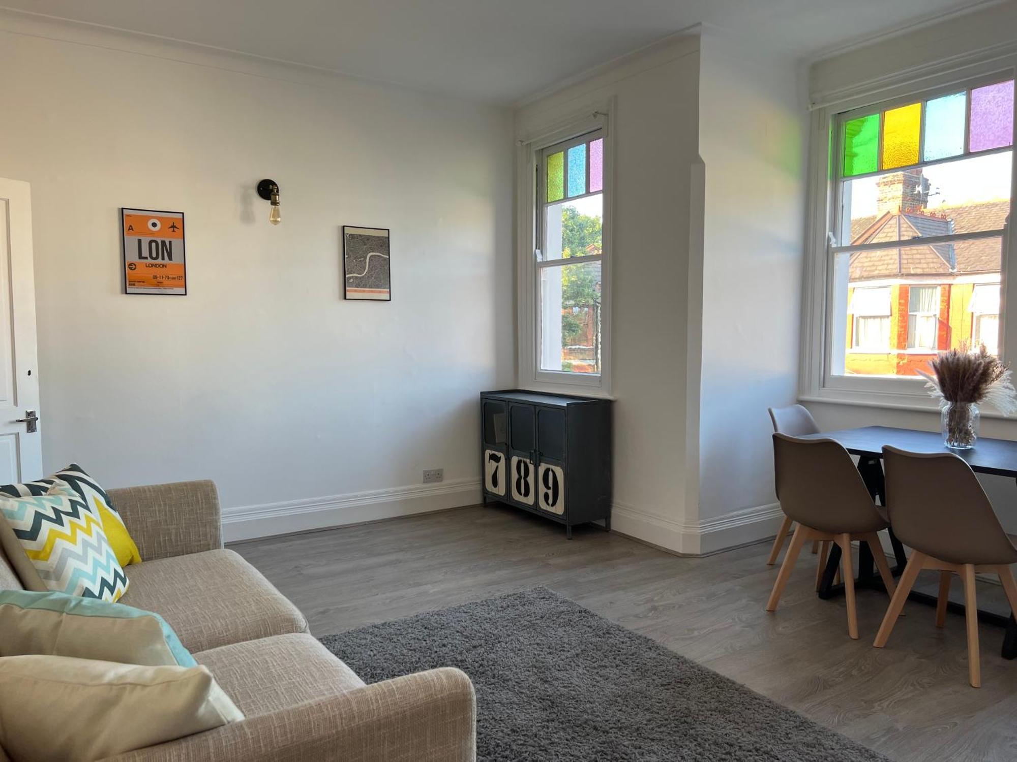 Bright And Stylish 2 Bedroom First Floor Flat Londres Exterior foto