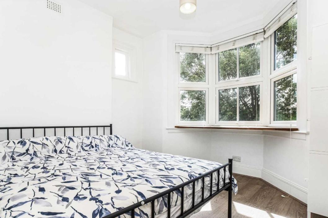 Bright And Stylish 2 Bedroom First Floor Flat Londres Exterior foto