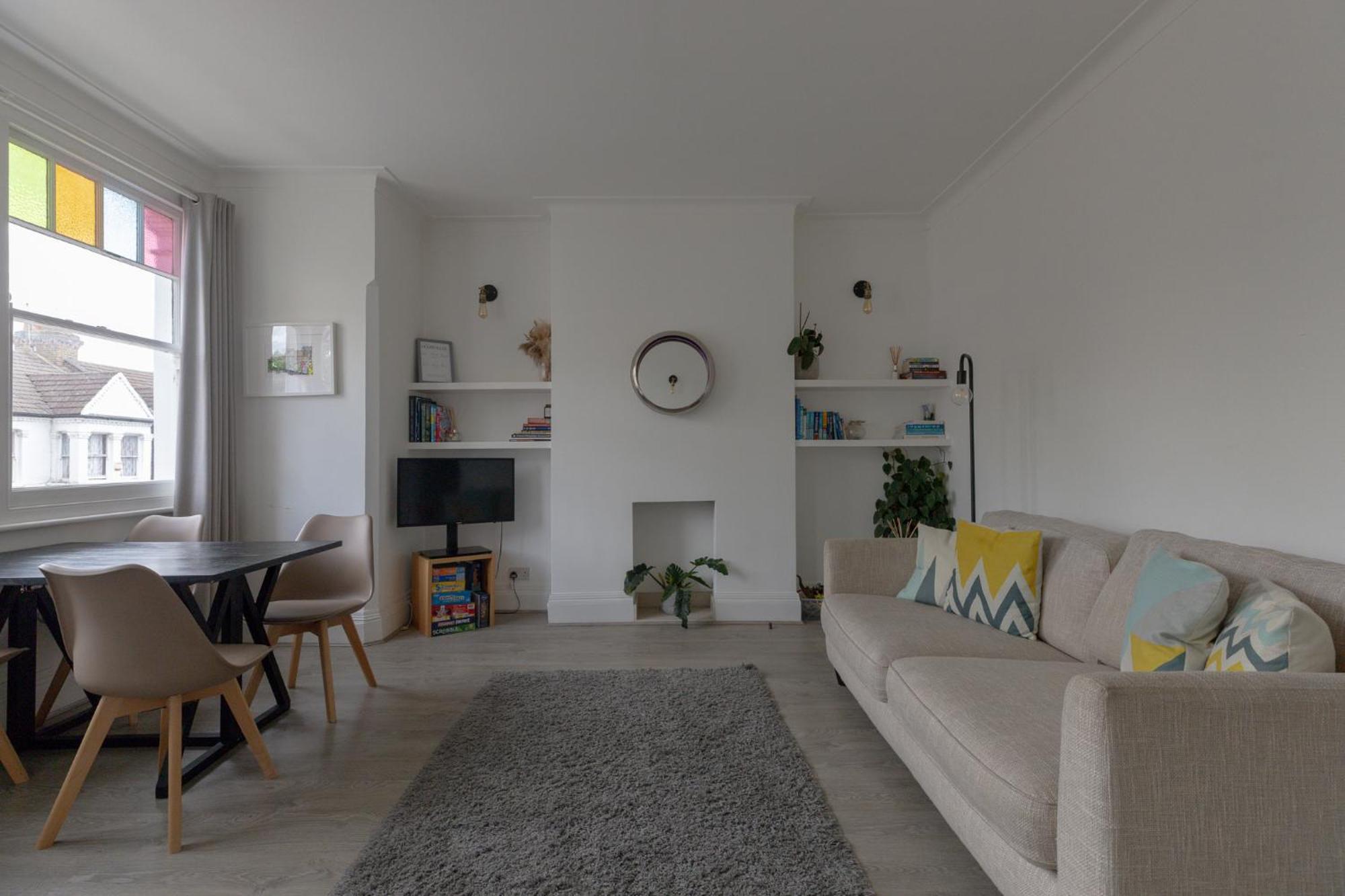 Bright And Stylish 2 Bedroom First Floor Flat Londres Exterior foto